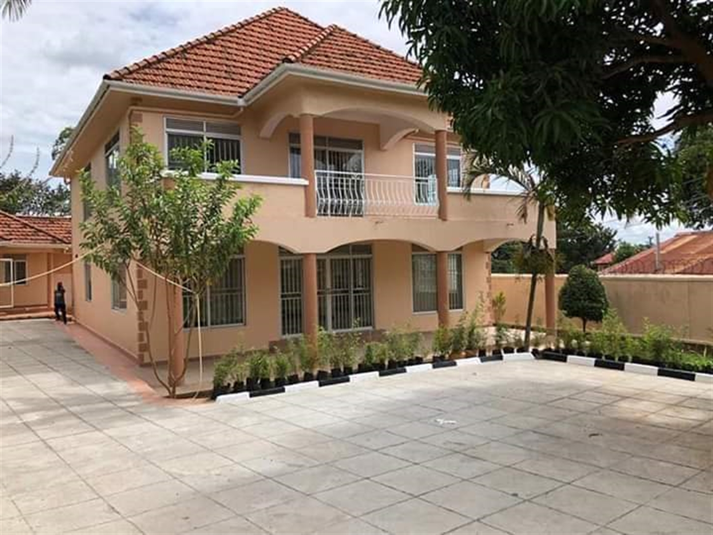 Storeyed house for rent in Muyenga Kampala