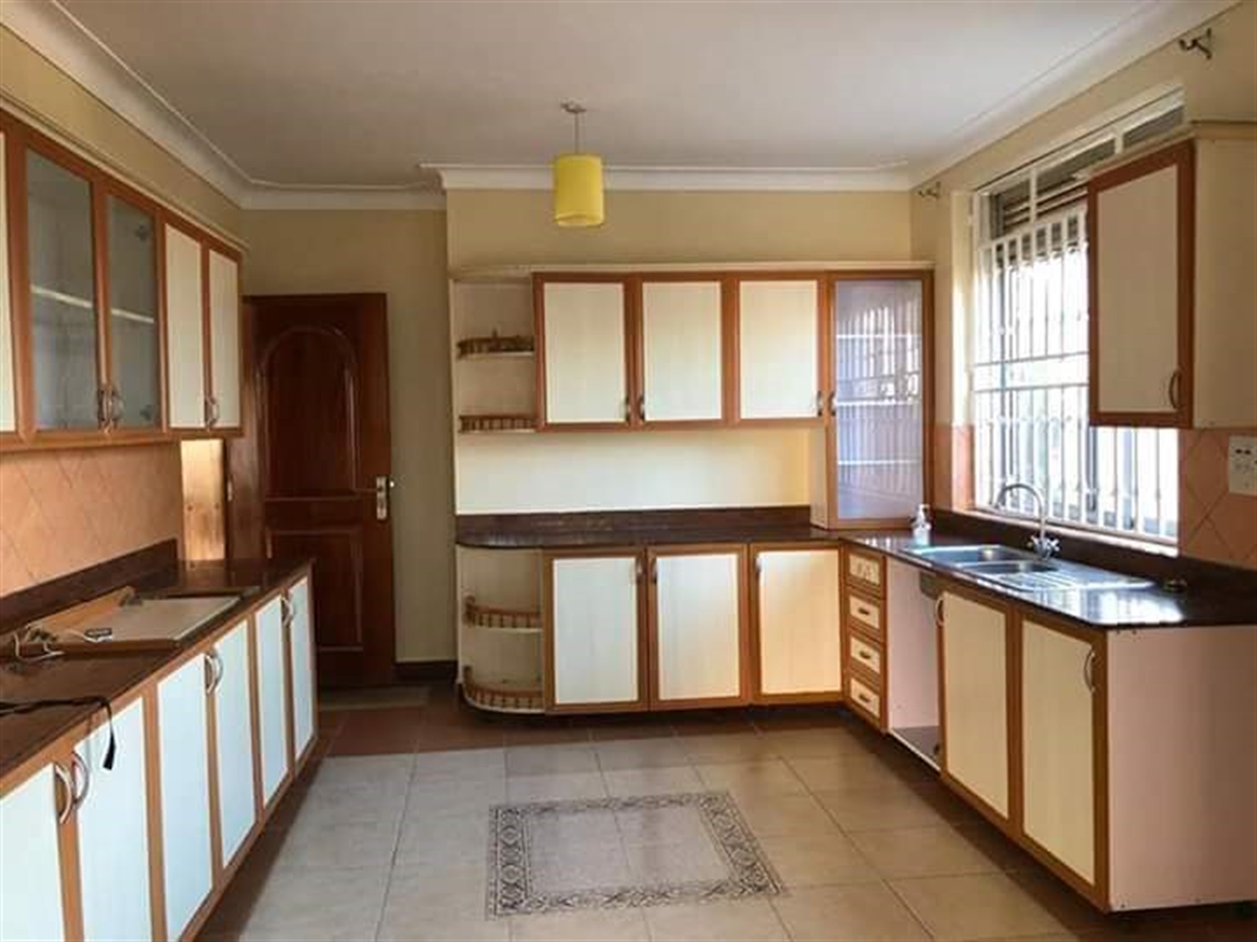 Storeyed house for rent in Muyenga Kampala