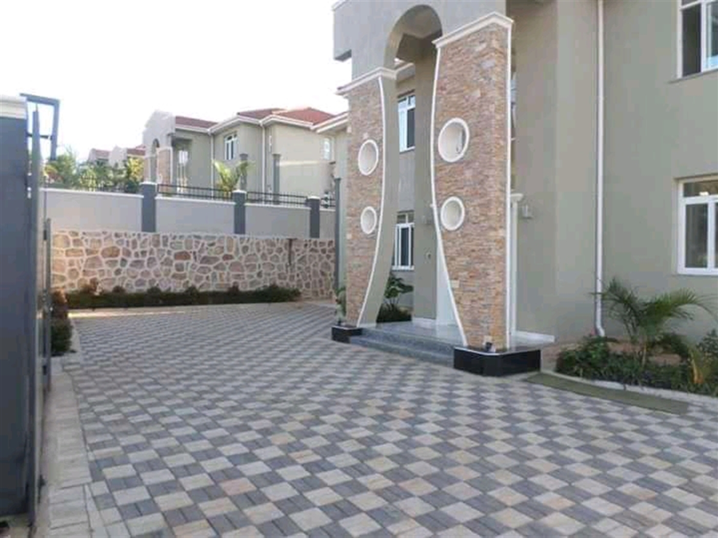 Town House for sale in Muyenga Kampala