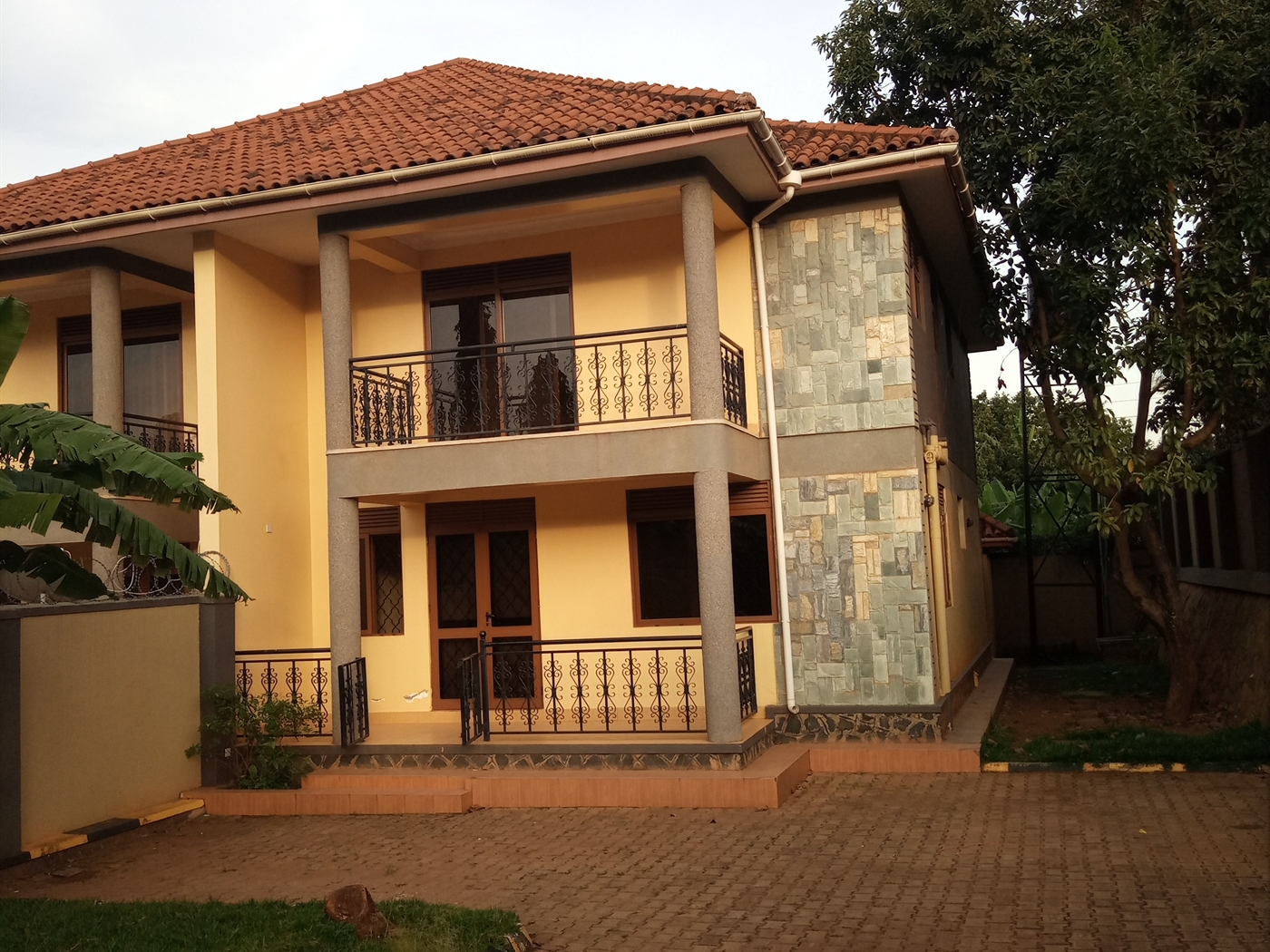 Storeyed house for rent in Muyenga Kampala