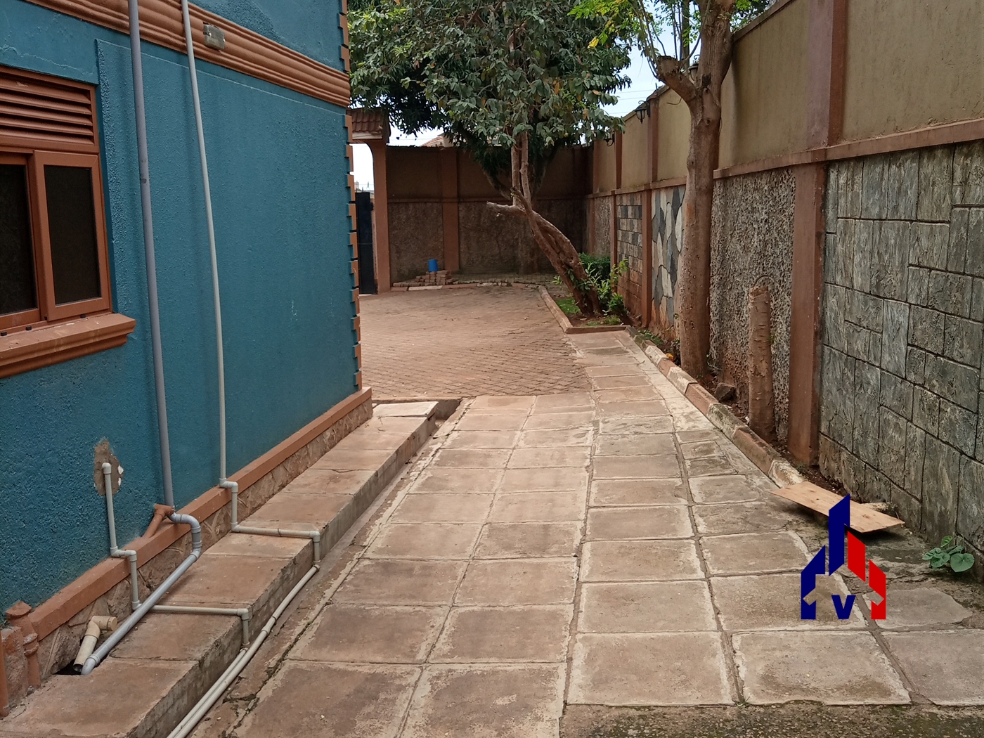 Storeyed house for rent in Muyenga Kampala