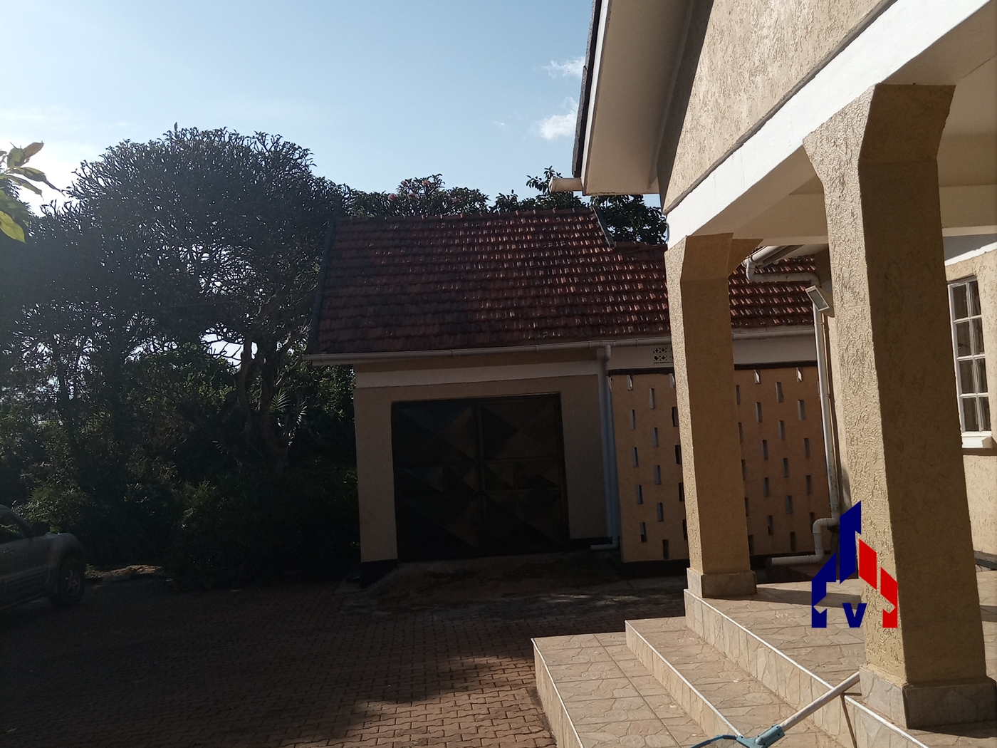 Bungalow for sale in Bugoloobi Kampala