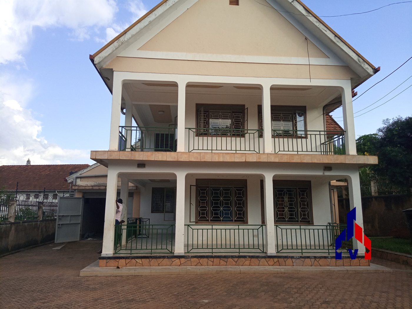 Storeyed house for rent in Muyenga Kampala