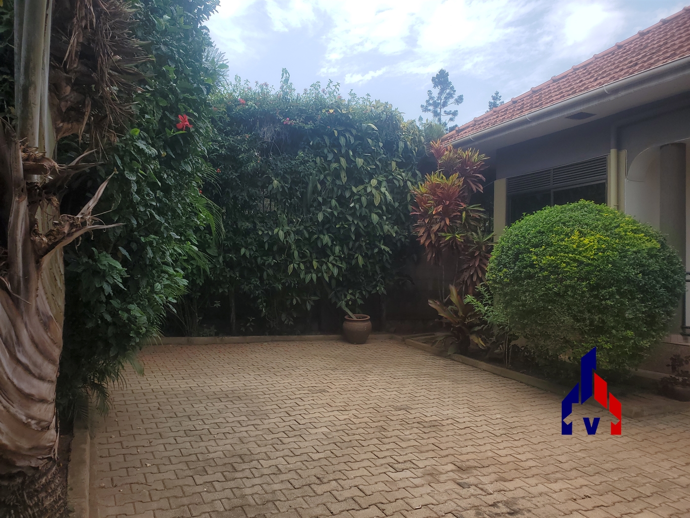 Semi Detached for rent in Muyenga Kampala