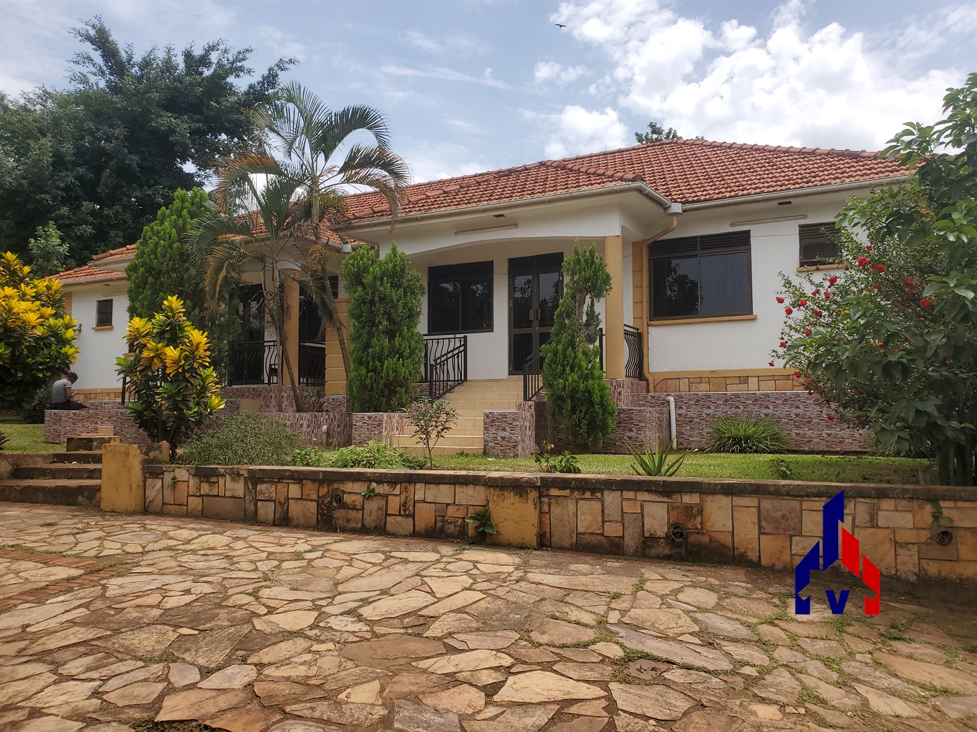 Semi Detached for rent in Muyenga Kampala