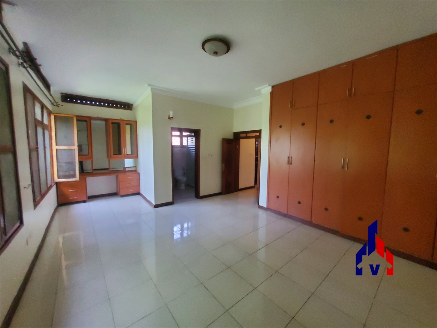 Bungalow for rent in Bugoloobi Kampala