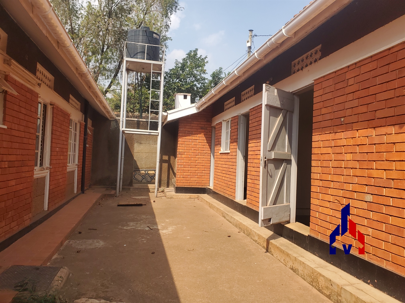 Bungalow for rent in Muyenga Kampala