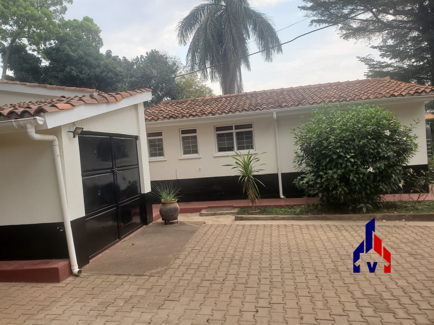 Bungalow for rent in Kansanga Kampala