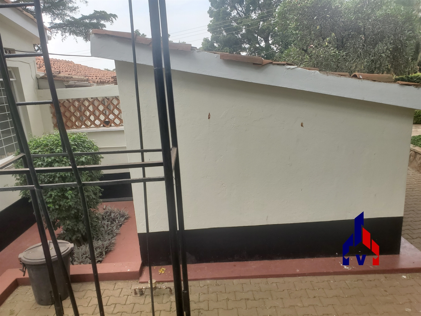 Bungalow for rent in Kansanga Kampala