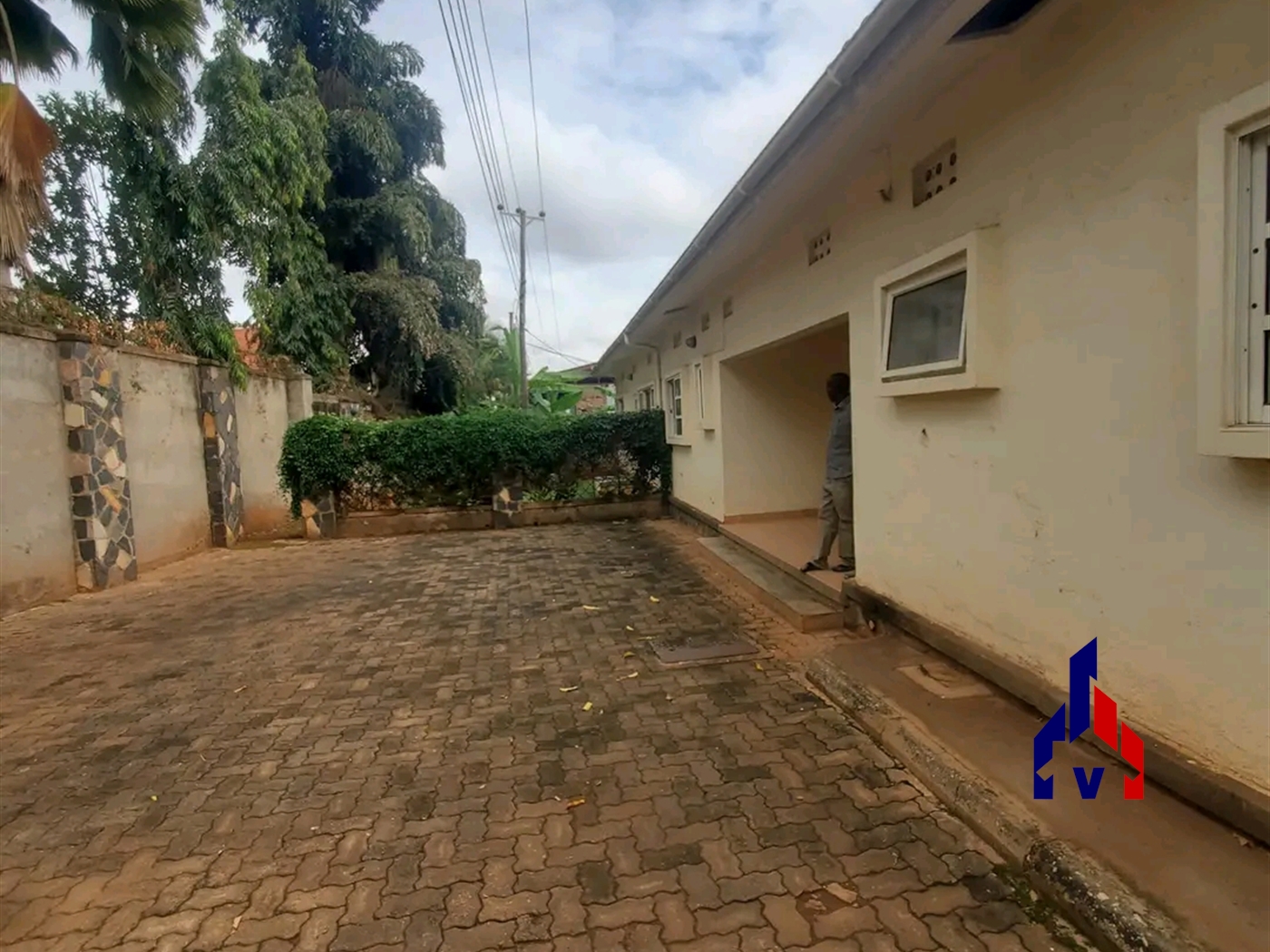 Bungalow for rent in Kansanga Kampala