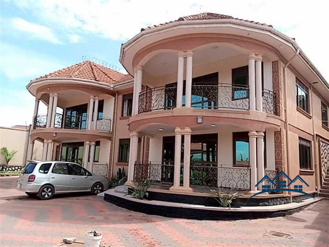 Storeyed house for sale in Kyengela Wakiso