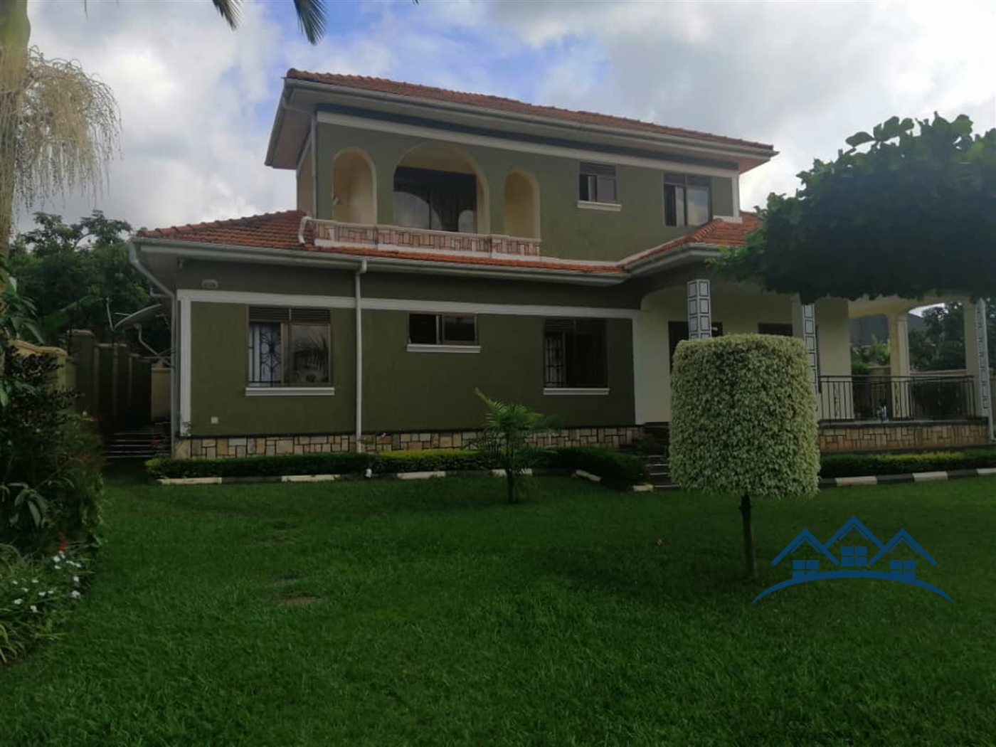 Storeyed house for sale in Bwebajja Wakiso