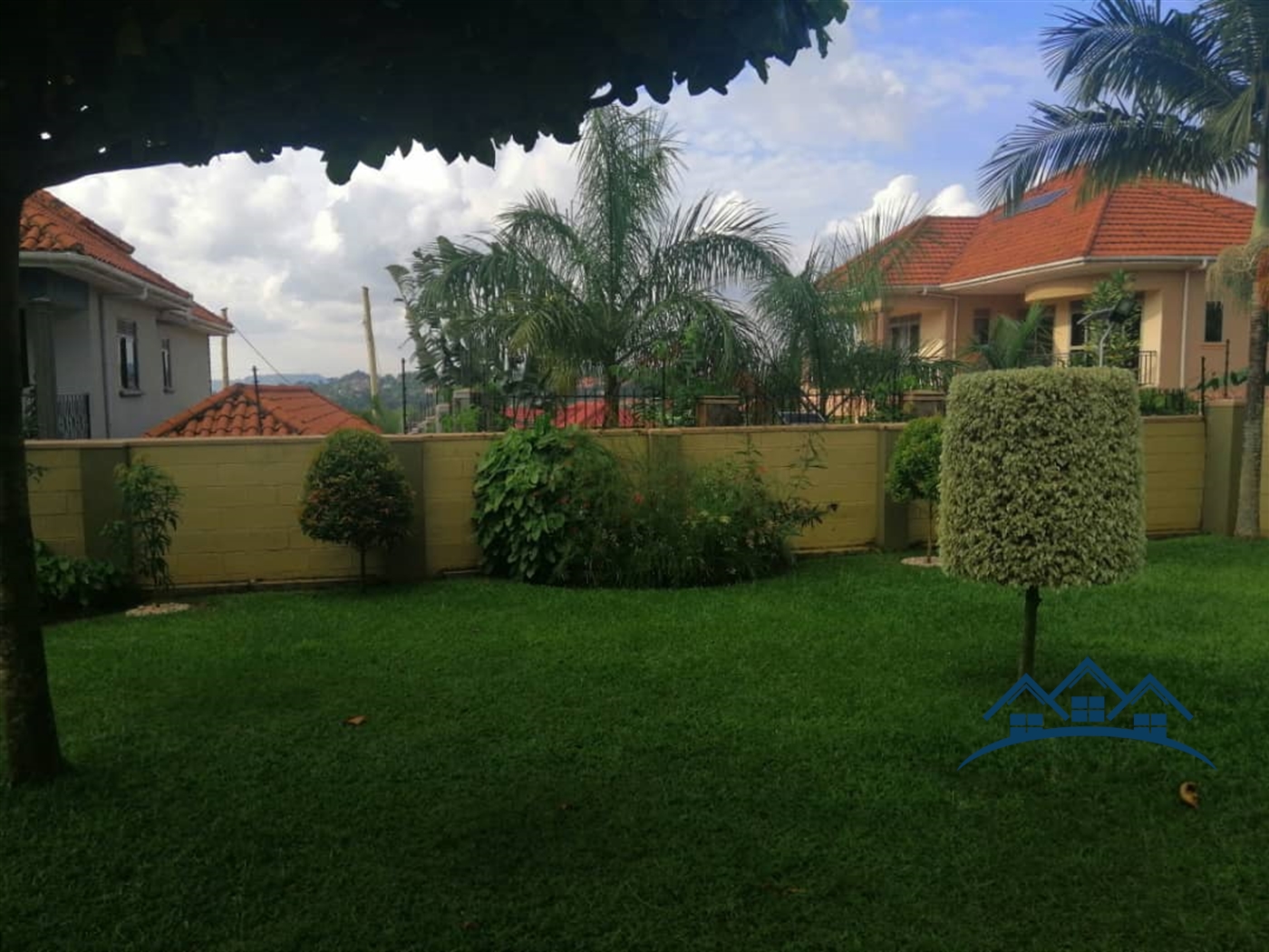 Storeyed house for sale in Bwebajja Wakiso