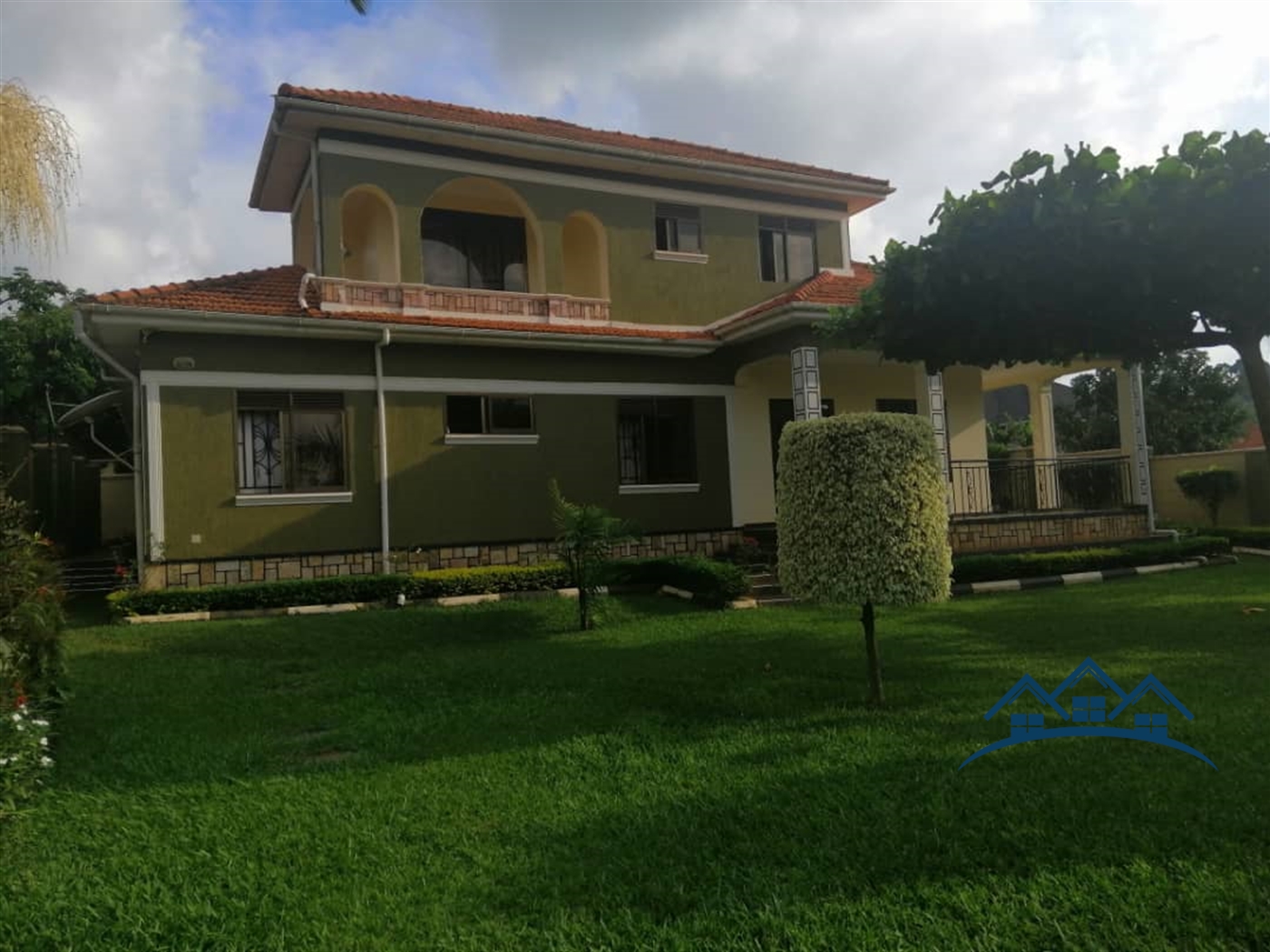 Storeyed house for sale in Bwebajja Wakiso