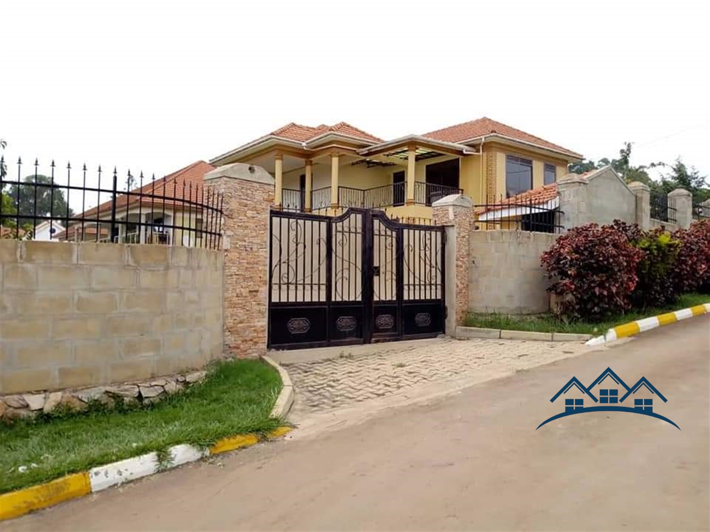 Storeyed house for rent in Lweza Wakiso