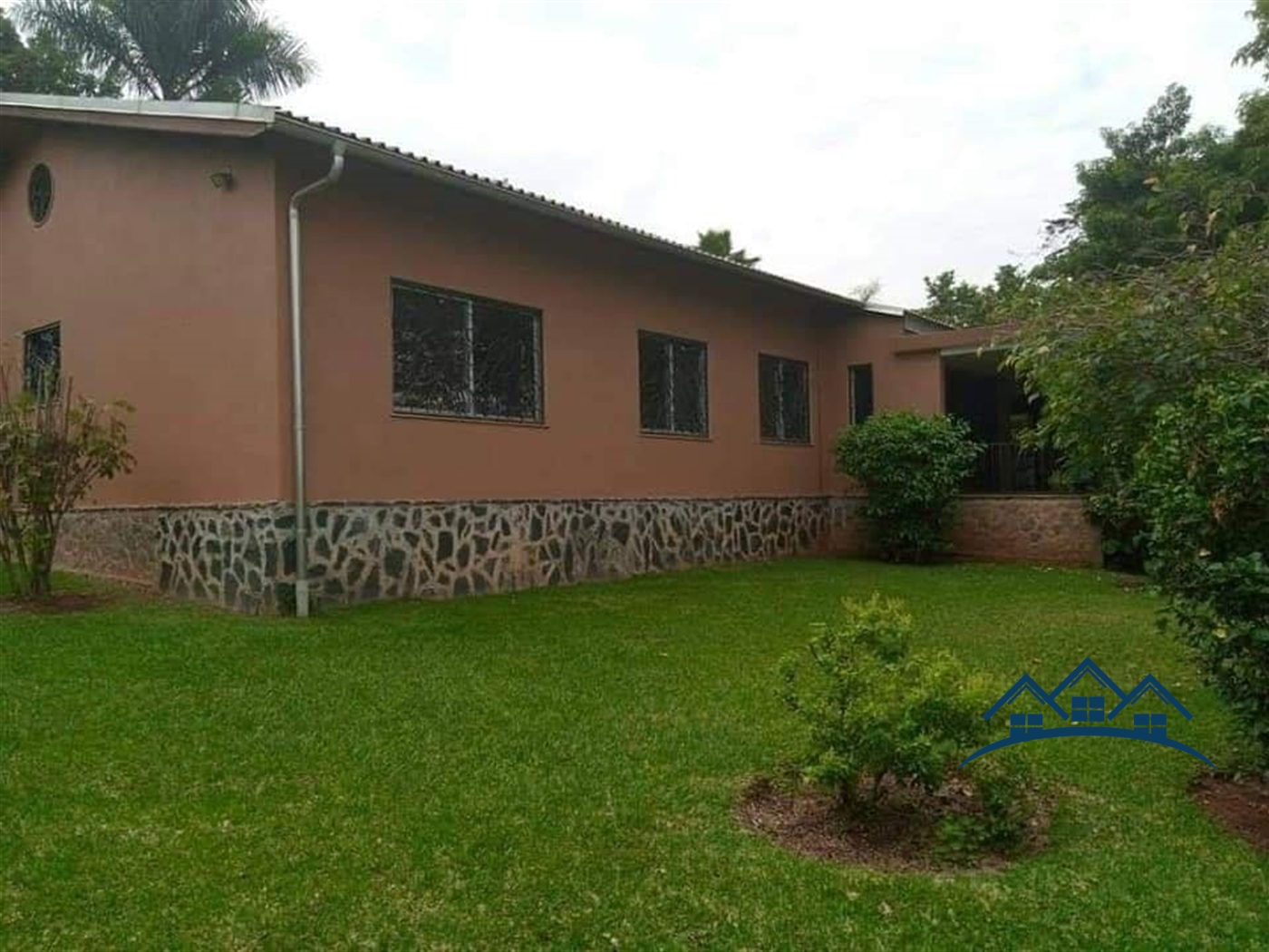 Bungalow for sale in Bugoloobi Kampala