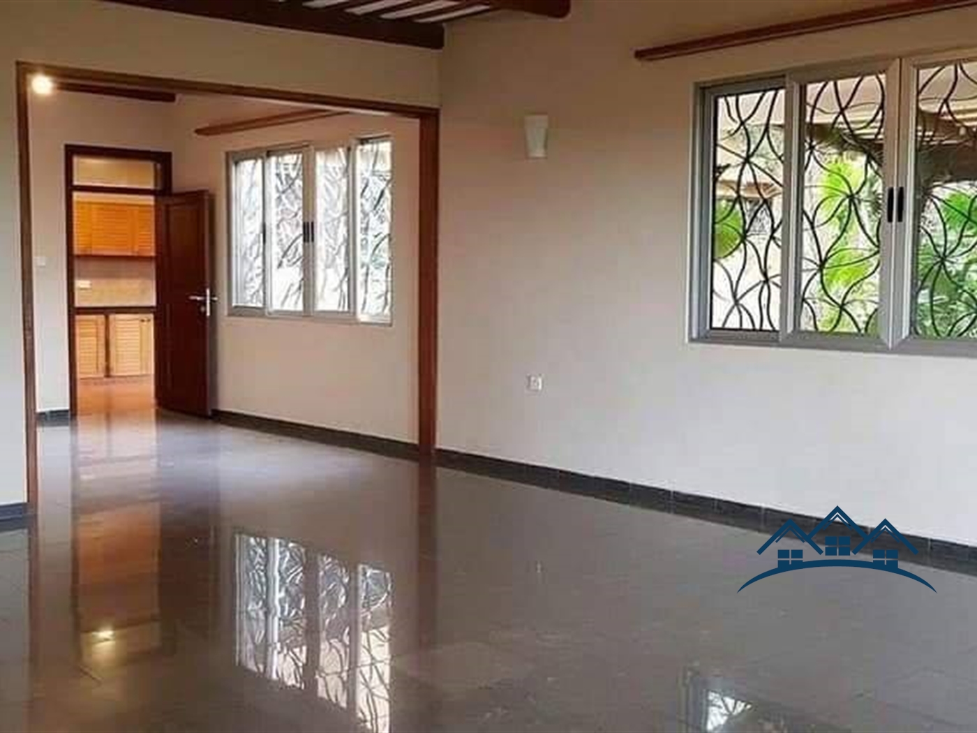 Bungalow for sale in Bugoloobi Kampala