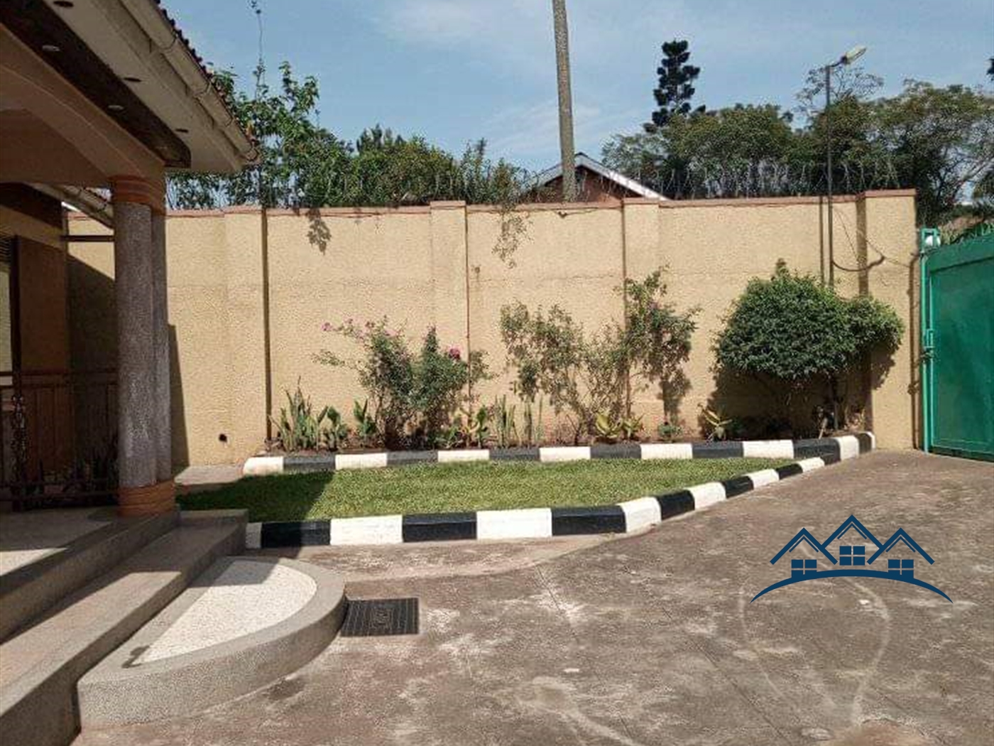 Bungalow for sale in Munyonyo Kampala