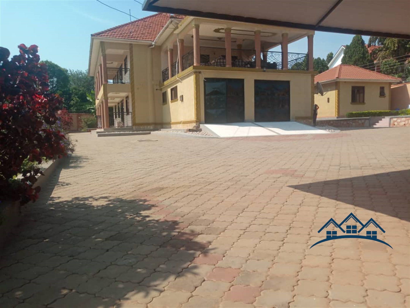 Storeyed house for sale in Munyonyo Kampala