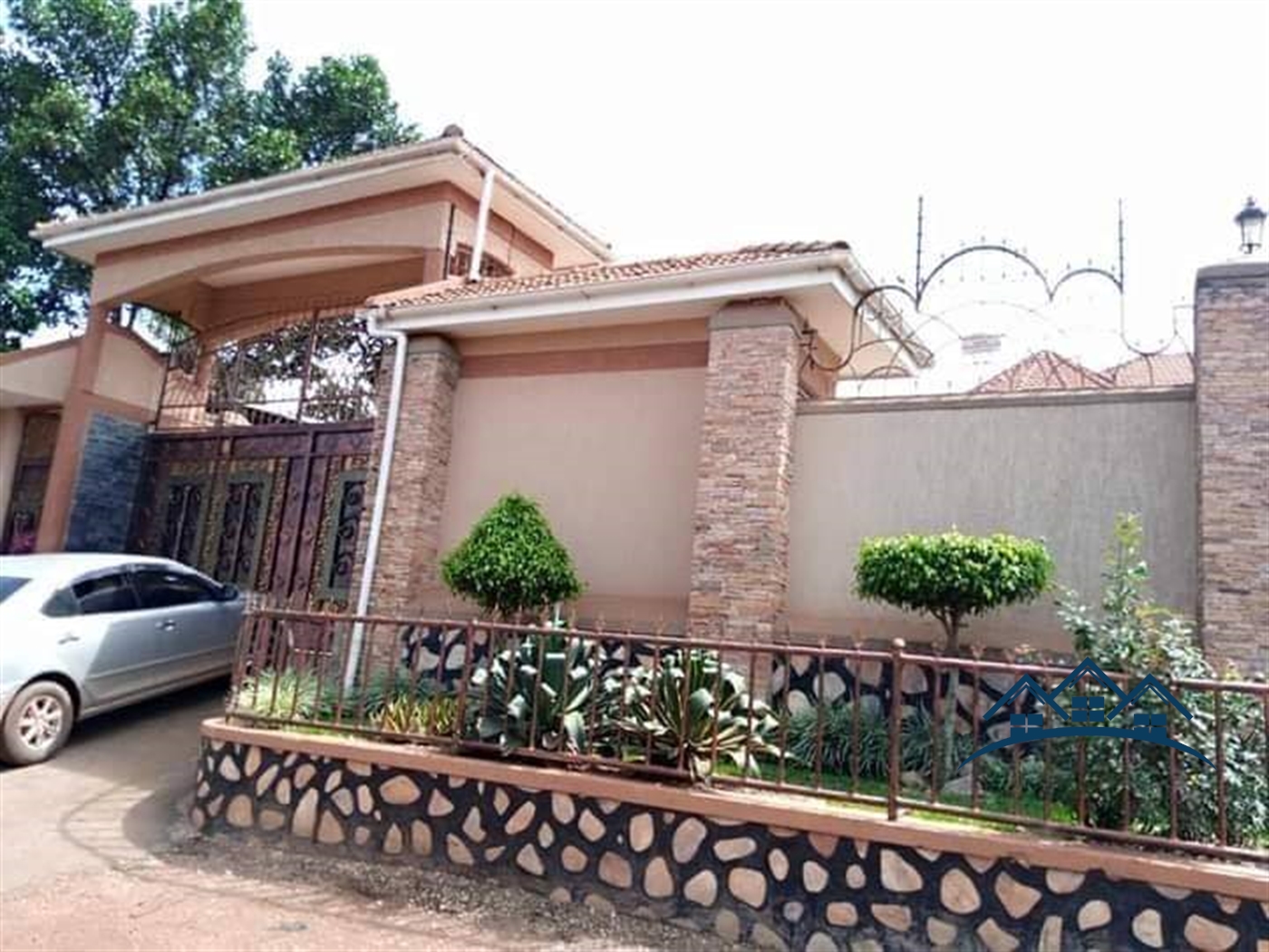 Storeyed house for sale in Kyengela Wakiso