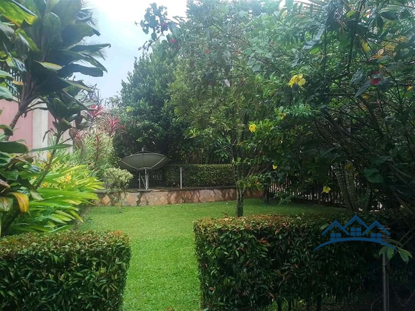 Bungalow for sale in Kiwaatule Kampala