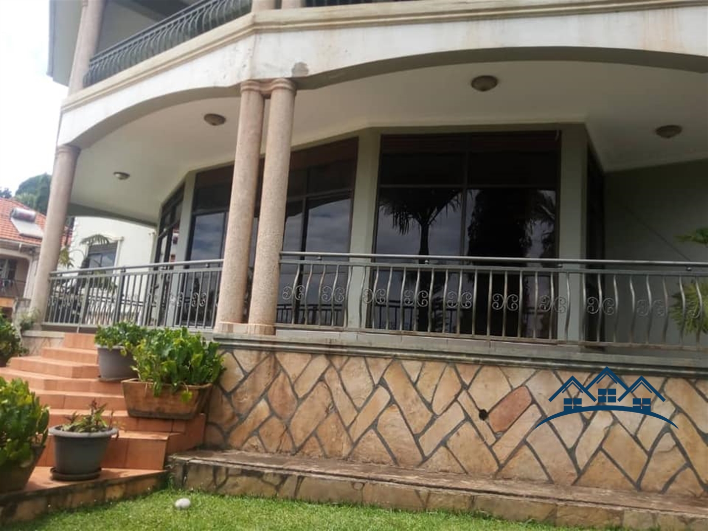 Storeyed house for sale in Kizungu Wakiso