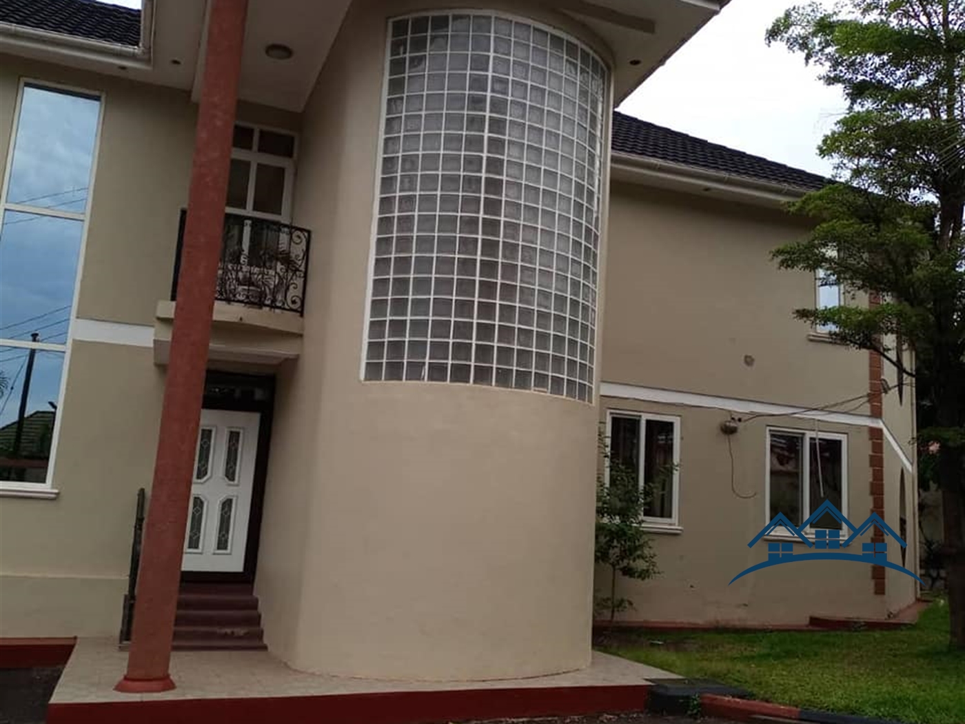 Storeyed house for sale in Munyonyo Kampala