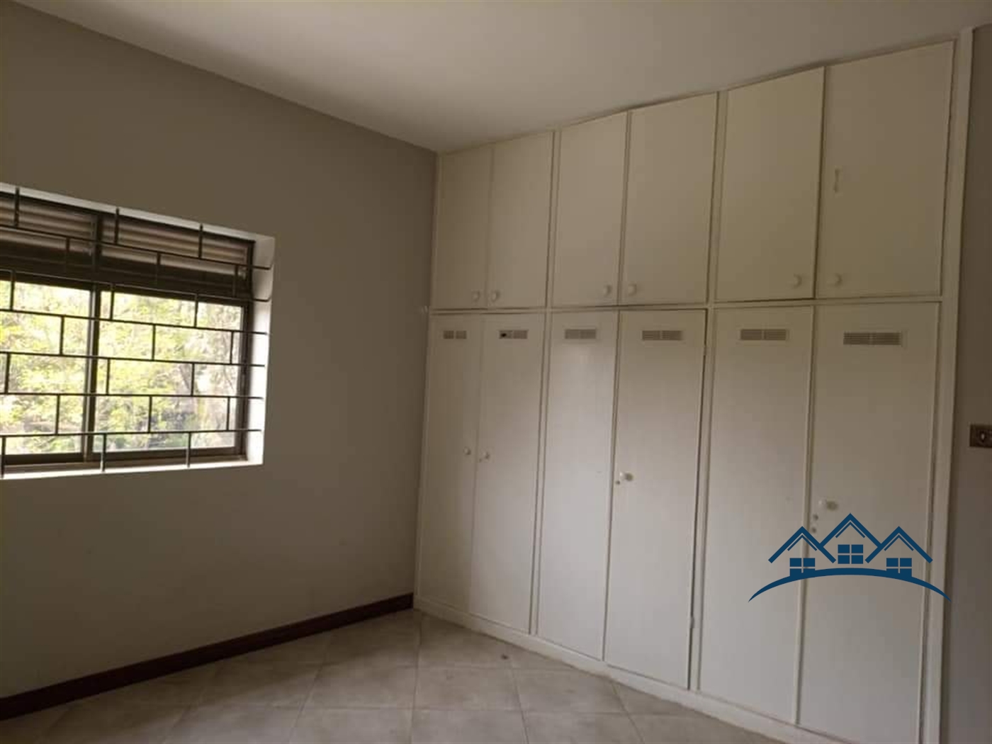 Bungalow for sale in Bugoloobi Kampala