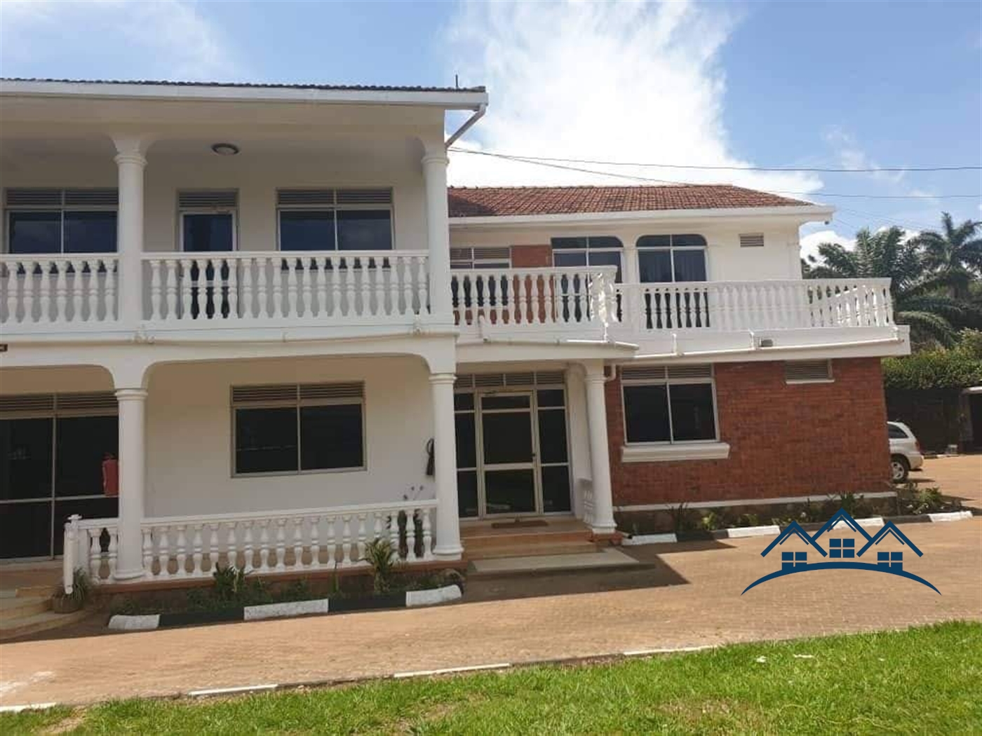 Bungalow for sale in Bugoloobi Kampala