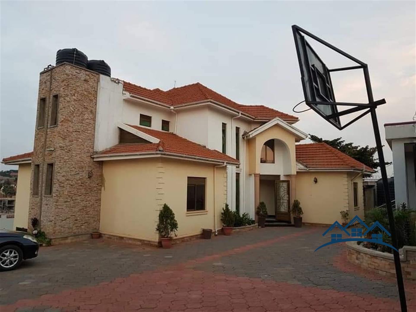 Storeyed house for sale in Kisaasi Wakiso