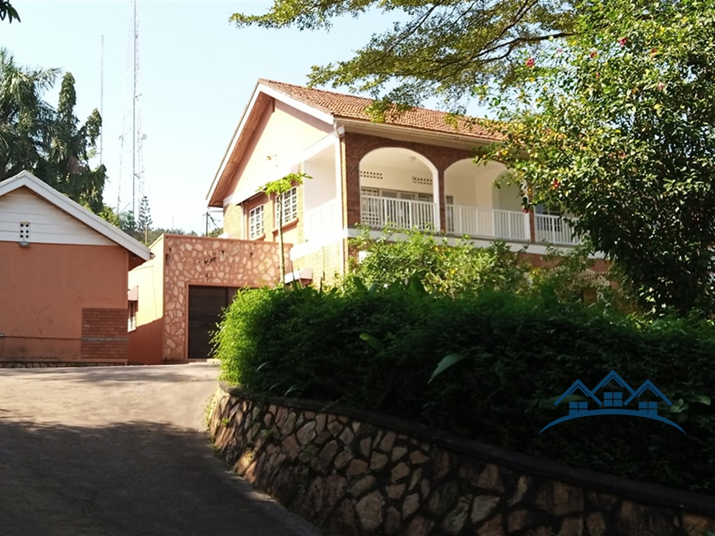 Storeyed house for sale in Kololo Wakiso