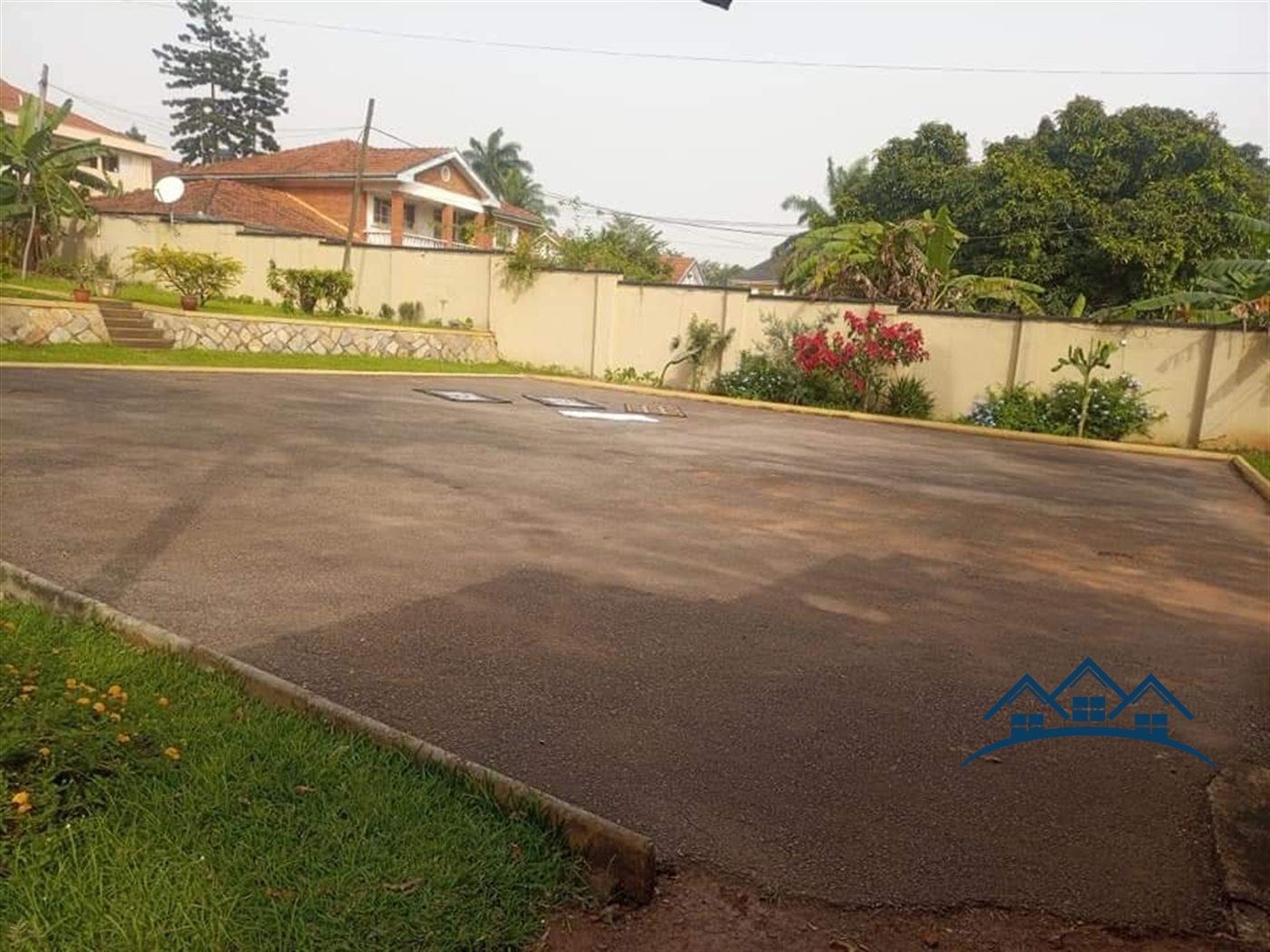 Storeyed house for sale in Bugoloobi Kampala