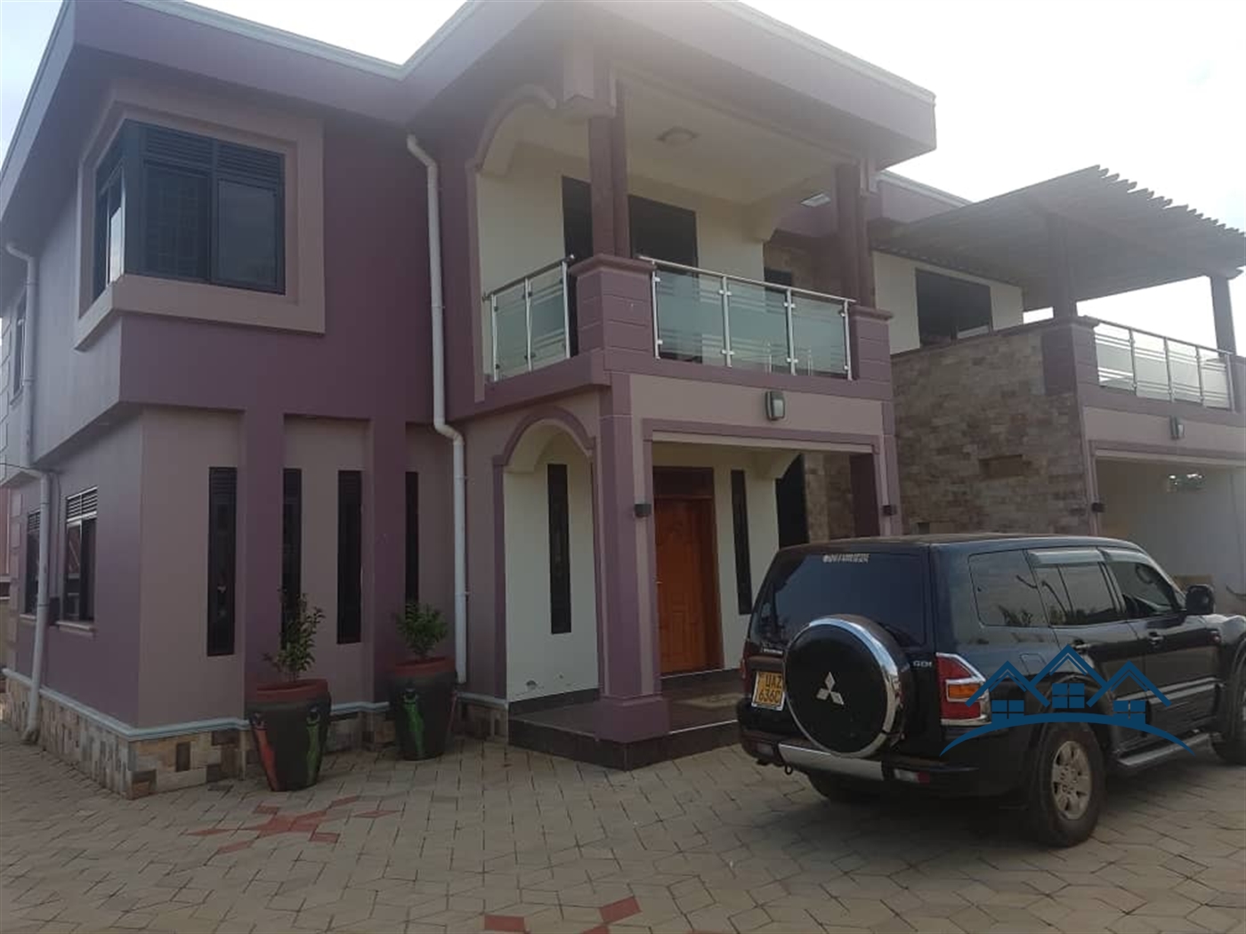 Storeyed house for sale in Kitukutwe Wakiso