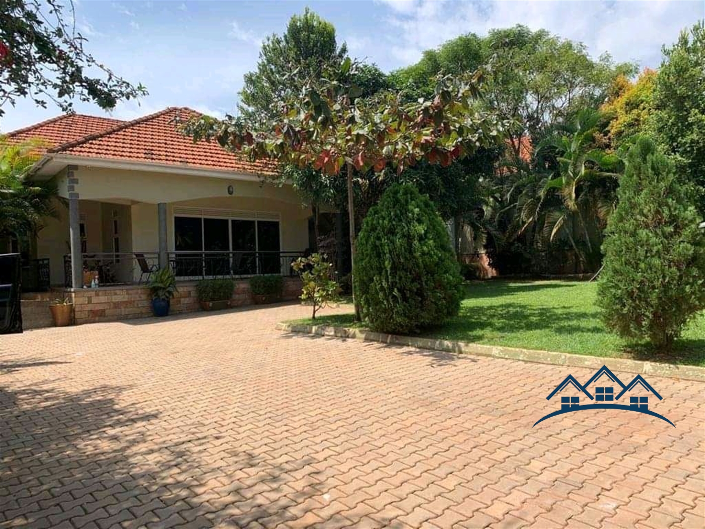 Bungalow for sale in Kiwaatule Kampala