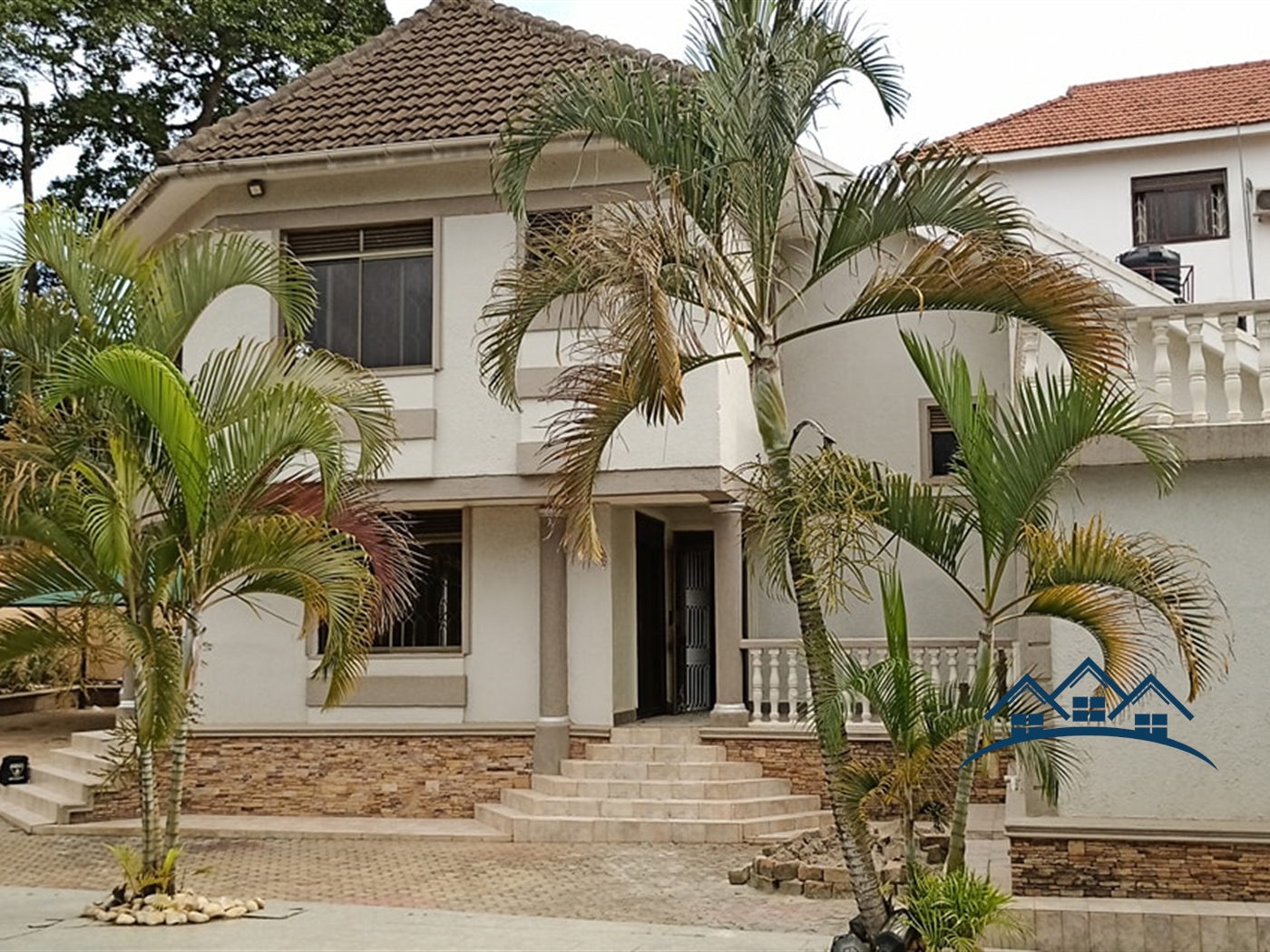 Storeyed house for sale in Kizungu Wakiso