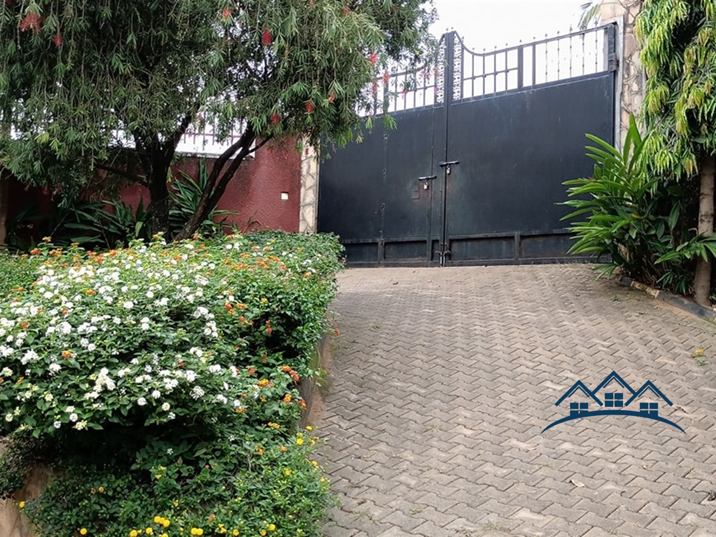 Storeyed house for sale in Zana Wakiso