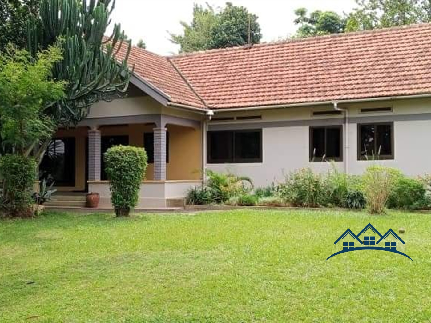 Bungalow for sale in Bugoloobi Kampala