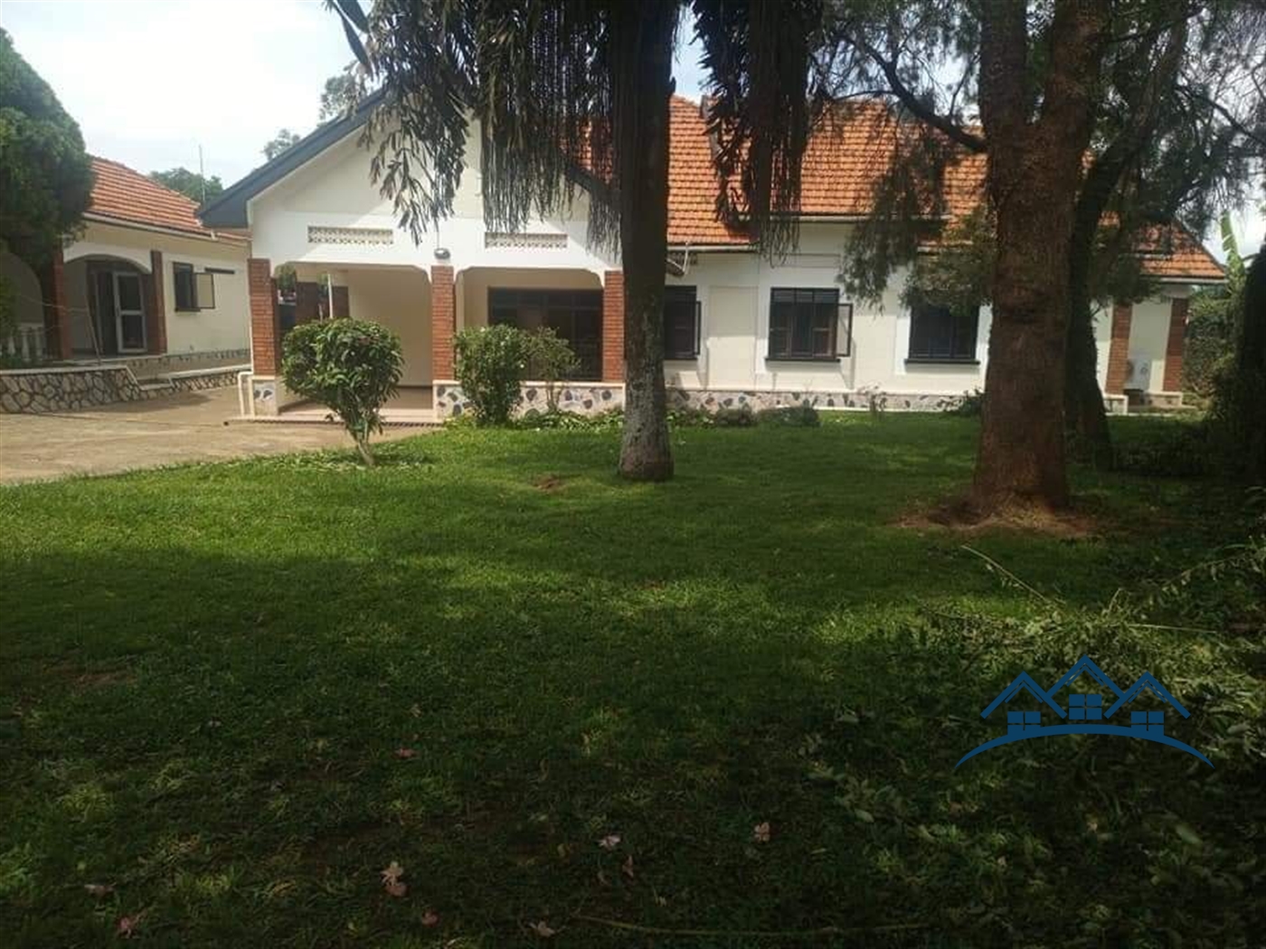 Bungalow for sale in Bugoloobi Wakiso