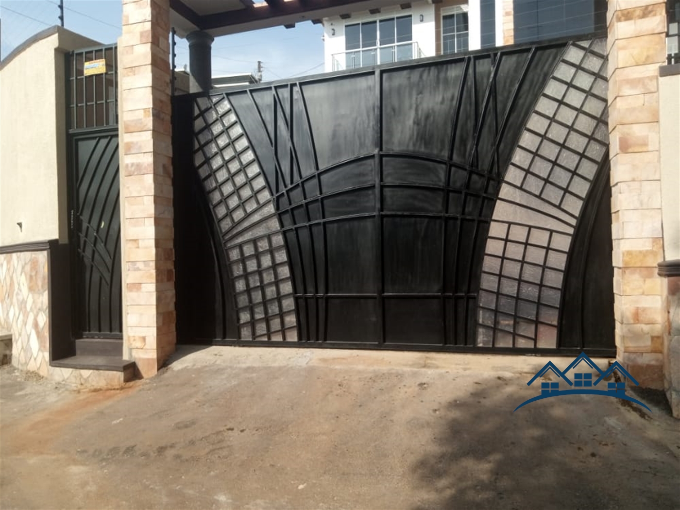 Storeyed house for sale in Lubowa Wakiso