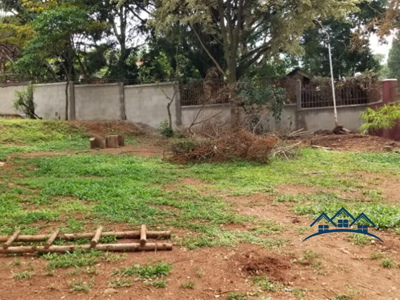 Bungalow for sale in Bugoloobi Kampala