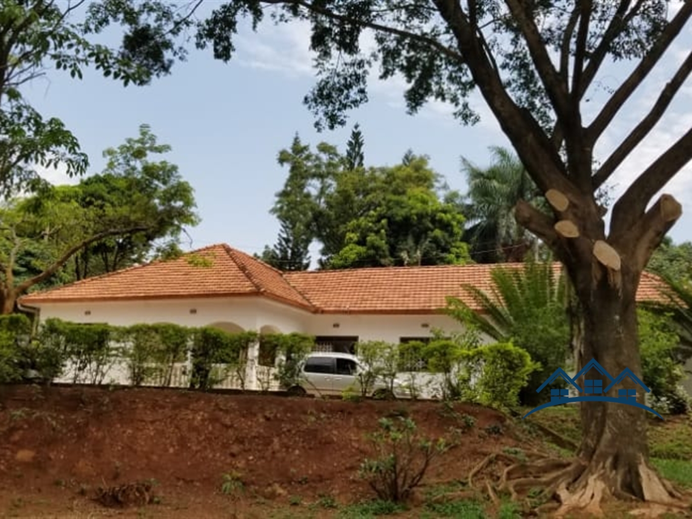 Bungalow for sale in Bugoloobi Kampala