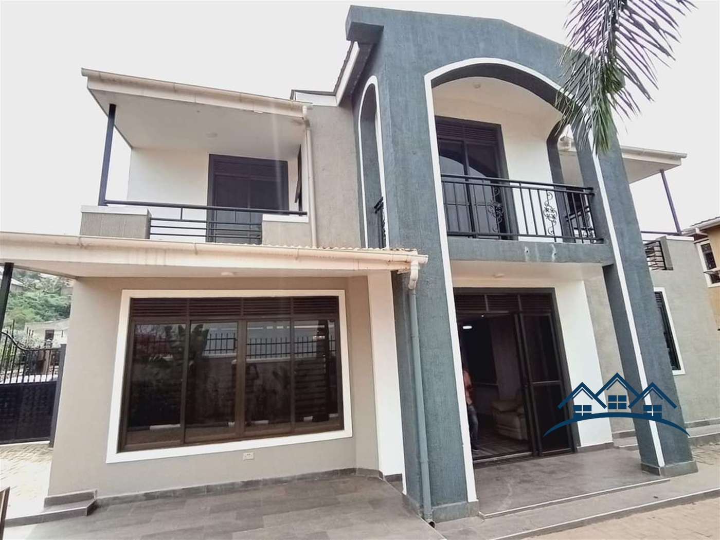 Storeyed house for sale in Kireka Wakiso