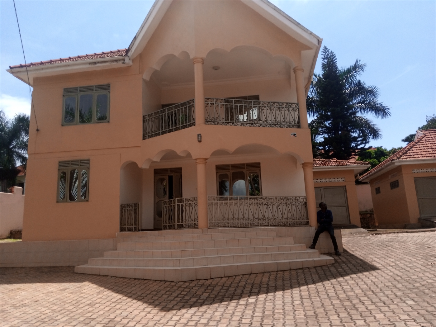 Storeyed house for rent in Mutungo Kampala