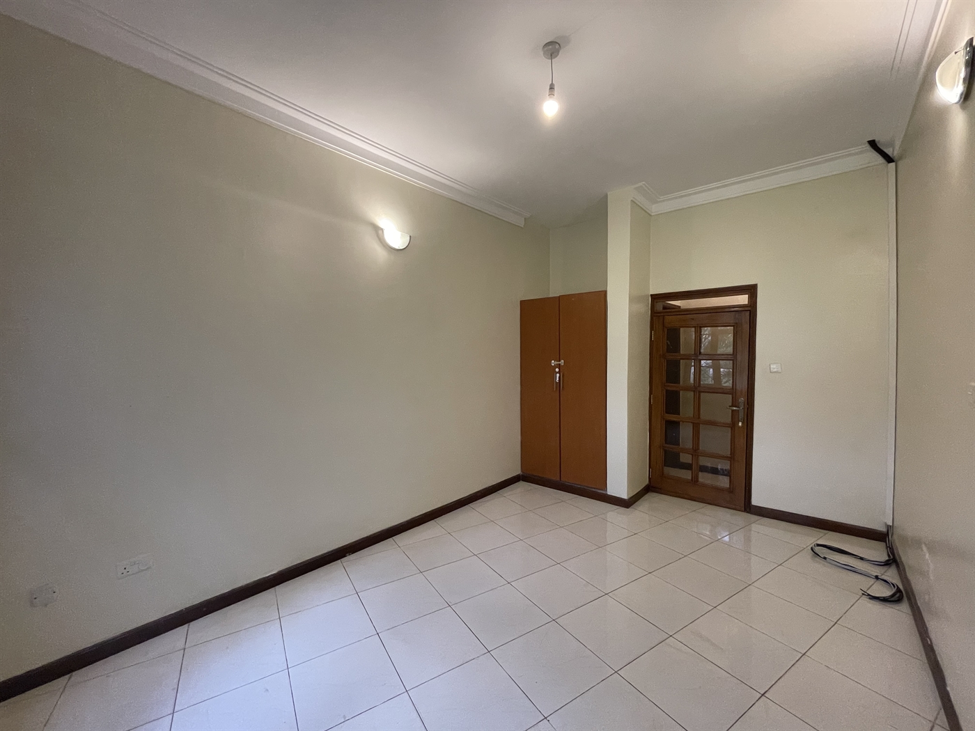 Bungalow for rent in Bugoloobi Kampala