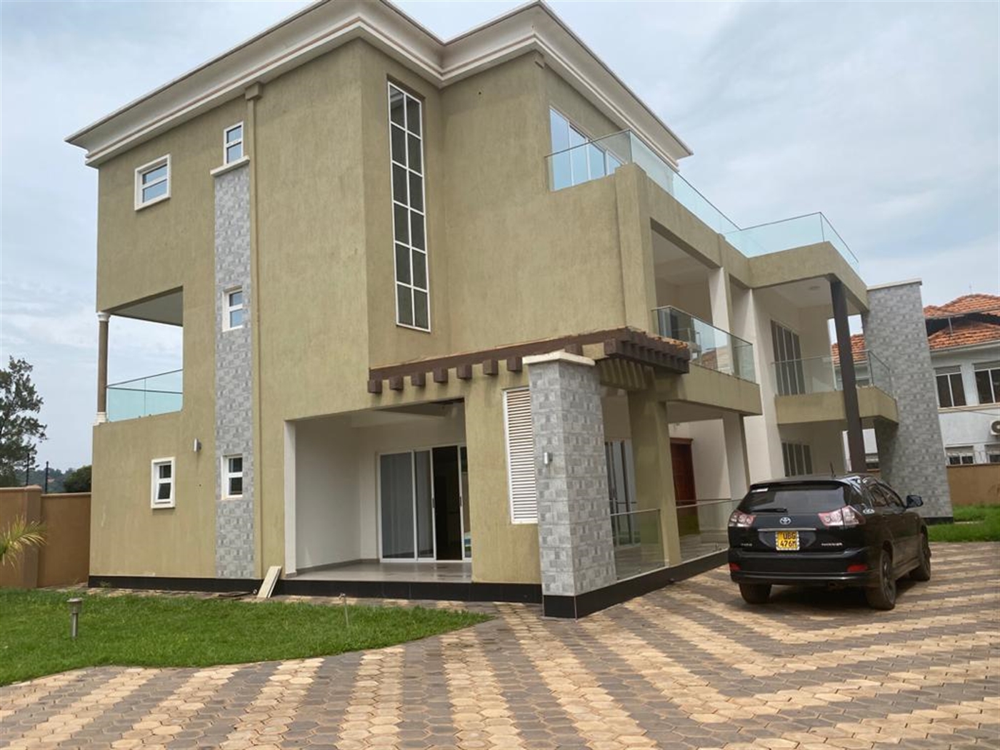 Storeyed house for sale in Munyonyo Kampala