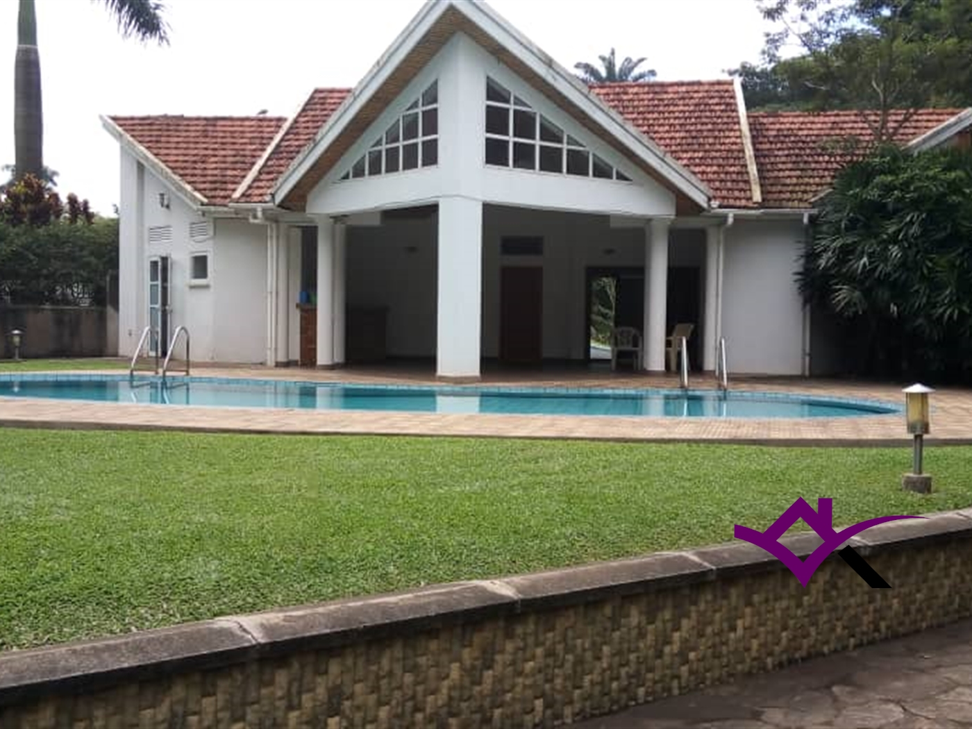 Bungalow for rent in Bugoloobi Kampala