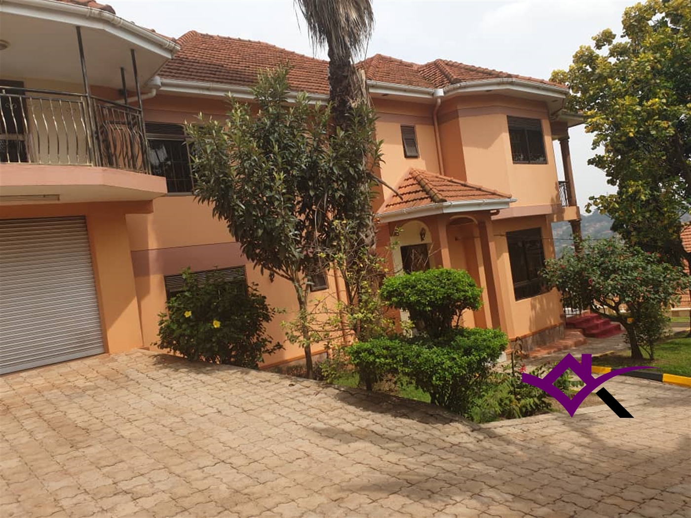 Storeyed house for sale in Kulambilo Wakiso