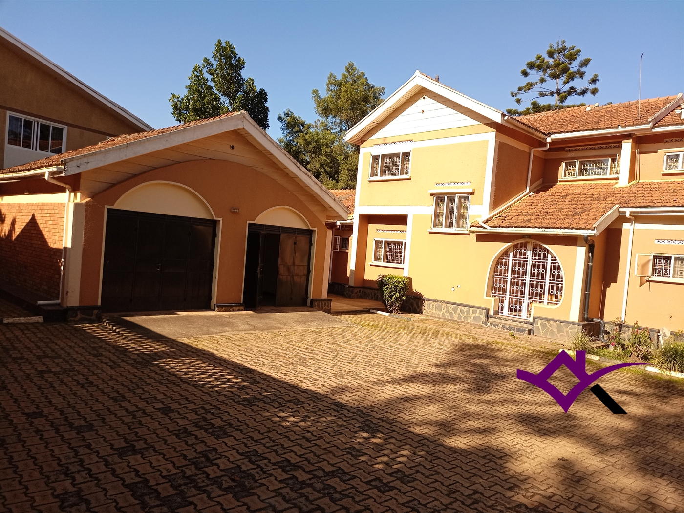 Storeyed house for rent in Bugoloobi Kampala