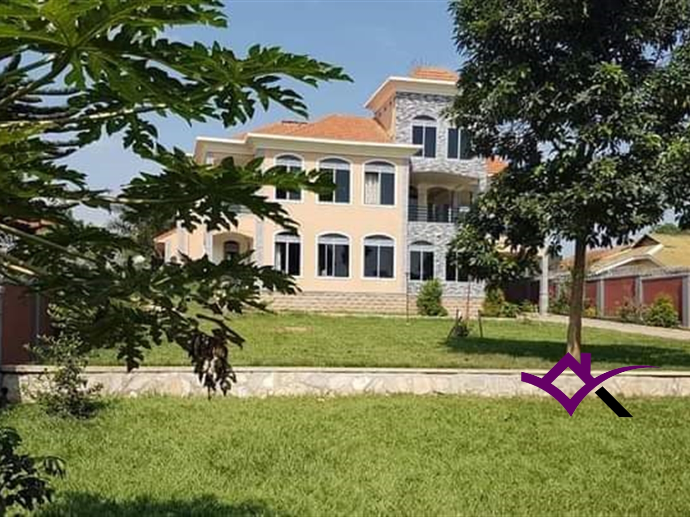 Mansion for sale in Bugonga Wakiso