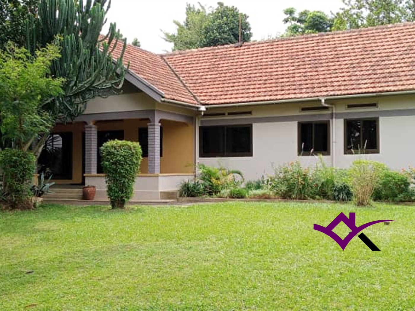 Bungalow for sale in Bugoloobi Kampala